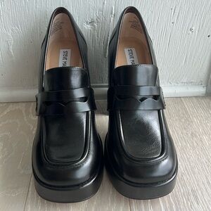 New Black Steve Madden platform loafers size 8.